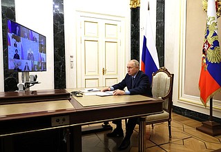 Совещание с членами Правительства (в режиме видеоконференции).