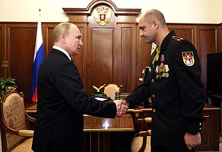 С подполковником вооружённых сил ДНР Артёмом Жогой, отцом Героя России Владимира Жоги.