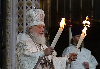 Patriarch Kirill of Moscow and All Russia with the Holy Fire from Jerusalem during the divine Easter service at the Christ the Saviour Cathedral.
