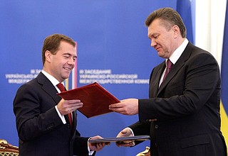 With President of Ukraine Viktor Yanukovych. Mr Medvedev and Mr Yanukovych adopted joint declarations on European security, settlement of the Trans-Dniester conflict, and security in the Black Sea region, and also approved the final minutes of the Russian-Ukrainian Interstate Commission’s third meeting.