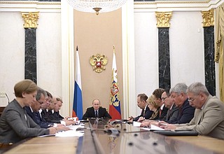 Meeting on relief efforts following floods in Altai Territory and Republic of Altai.