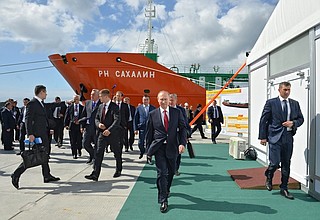 The President inspected the ice-class tanker Sakhalin.