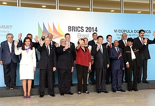 Participants in BRICS leaders’ meeting with South American heads of state.