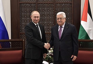 С Президентом Палестины Махмудом Аббасом.