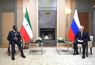 With President of Equatorial Guinea Teodoro Obiang Nguema Mbasogo during Russian-Equatorial Guinea talks in restricted format.