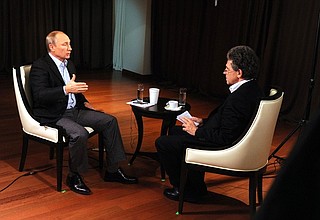 Владимир Путин ответил на вопросы представителя немецкого телеканала ARD Хуберта Зайпеля.