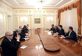 Встреча с представителями неформального объединения политических и государственных деятелей «Старейшины».