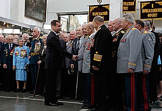 С ветеранами Великой Отечественной войны в Центральном музее Вооружённых Сил на церемонии открытия экспозиции «Знамя Победы».