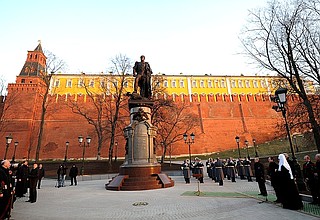 Церемония открытия памятника императору Александру I.