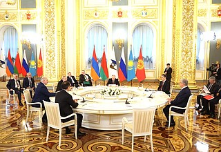 Supreme Eurasian Economic Council meeting in narrow format.
