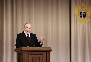 На совещании судей судов общей юрисдикции, военных и арбитражных судов Российской Федерации.
