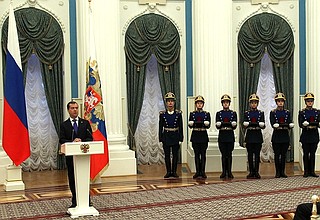 На церемонии вручения премий Президента России в области науки и инноваций для молодых учёных за 2011 год.