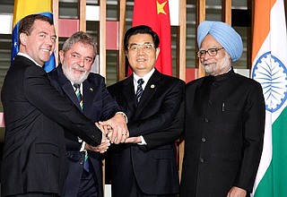 With President of Brazil Luis Inacio Lula da Silva, President of China Hu Jintao, and Indian Prime Minister Manmohan Singh.