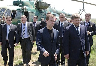 С Президентом Чечни Рамзаном Кадыровым по прибытии в село Центорой.