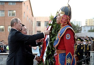 Церемония возложения венка к памятнику маршалу Г.К.Жукову.