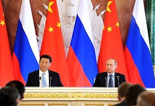 По итогам российско-китайских переговоров Владимир Путин и Председатель Китайской Народной Республики Си Цзиньпин сделали заявления для прессы.