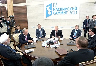 Встреча глав государств – участников IV Каспийского саммита в узком составе.