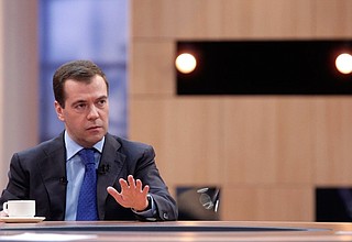 В ходе разговора с руководителями трёх российских телеканалов: Первого, «Россия» и НТВ.