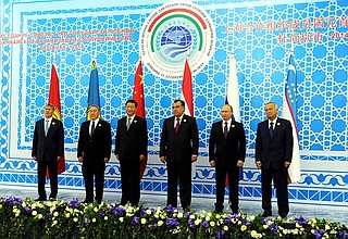 Участники заседания Совета глав государств – членов Шанхайской организации содружества в узком составе.