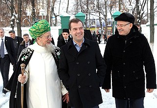 С Президентом Республики Башкортостан Рустэмом Хамитовым (справа) и председателем Центрального духовного управления мусульман, верховным муфтием России Талгатом Таджуддиным.
