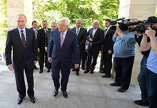 С Президентом Палестины Махмудом Аббасом.