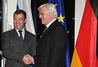 С вице-канцлером, Федеральным министром иностранных дел Германии Франком-Вальтером Штайнмайером.