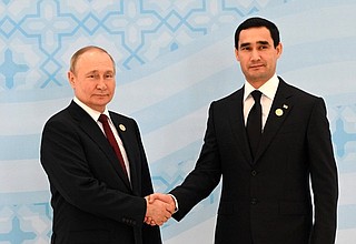 Group photo of the 6th Caspian Summit participants. With President of Turkmenistan Serdar Berdimuhamedov.