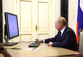 Президент в онлайн-режиме принял участие в голосовании на выборах в представительные органы местного самоуправления Москвы.