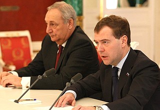 Пресс-конференция по итогам российско-абхазских переговоров на высшем уровне.