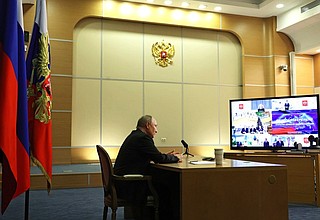 Владимир Путин по видеосвязи принял участие в церемонии открытия новых и капитально отремонтированных объектов здравоохранения в ряде регионов России.