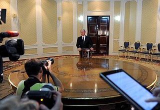 Владимир Путин ответил на вопросы российских журналистов по завершении работы саммита Шанхайской организации сотрудничества.