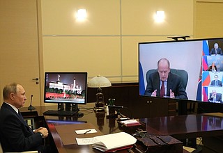 Президент провёл совещание, на котором обсуждались вопросы нагорно-карабахского урегулирования.