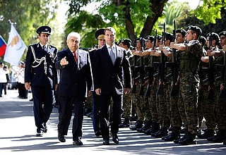 Церемония официальной встречи. С Президентом Республики Кипр Димитрисом Христофиасом.