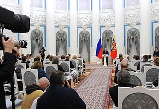 Presentation of the Presidential Prize for young culture professionals and the Presidential Prize for writing and art for children and young people.