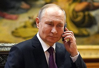 Владимир Путин поговорил по телефону с Александрой Титаренко – участницей Всероссийской благотворительной акции «Ёлка желаний».
