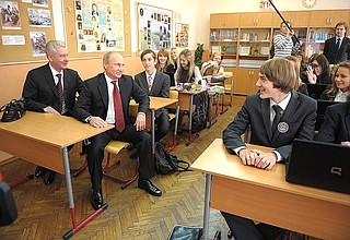 With Moscow Mayor Sergei Sobyanin during a history lesson at Moscow Gymnasium No. 1519.