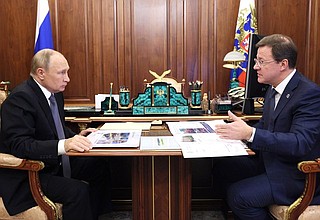 С губернатором Самарской области Дмитрием Азаровым.