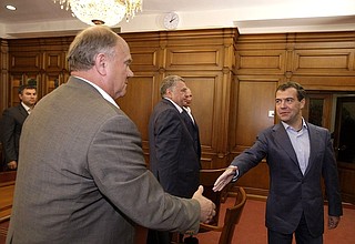 Перед встречей с руководителями политических партий, представленных в Государственной Думе.