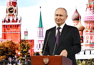 Владимир Путин поздравил москвичей с Днём города.