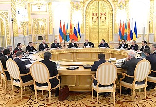 Заседание Высшего Евразийского экономического совета с участием делегаций Армении, Киргизии и Украины.