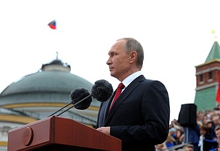 Владимир Путин поздравил жителей и гостей столицы с Днём города Москвы.