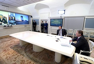 На совещании в режиме видеоконференции по реконструкции инфраструктуры аэропорта Елизово.
