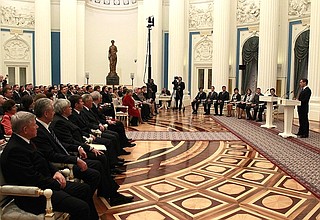 Ceremony of presenting 2010 Presidential Prize in Science and Innovation for Young Scientists.