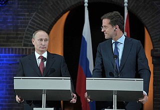 С Премьер-министром Нидерландов Марком Рютте на пресс-конференции по итогам российско-нидерландских переговоров.