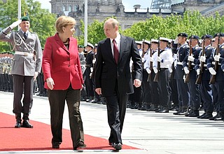 Официальная церемония встречи Президента России. С Федеральным канцлером Германии Ангелой Меркель.