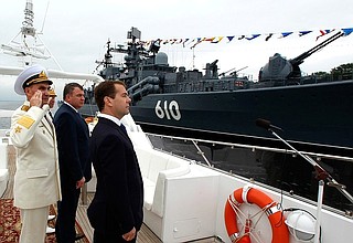 Visiting the Baltic Fleet’s flagship destroyer Nastoichivy.