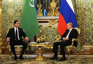 С Президентом Туркменистана Сердаром Бердымухамедовым.