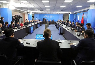 Встреча с участниками круглого стола по российско-китайскому межрегиональному сотрудничеству