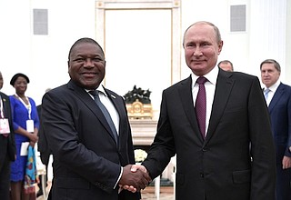 С Президентом Республики Мозамбик Филипе Ньюси.