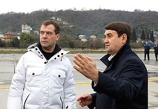 Во время посещения аэропорта. С Министром транспорта Игорем Левитиным.